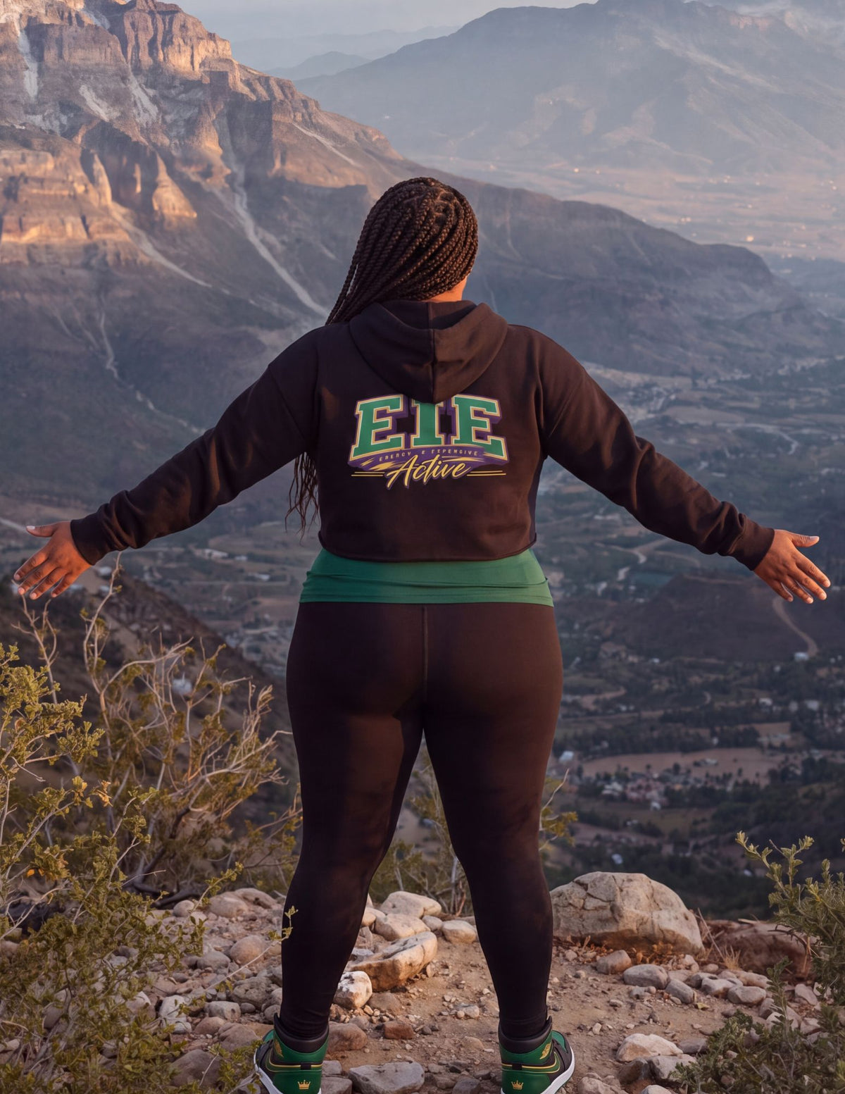 EIE Active™ Crowned Crop Hoodie